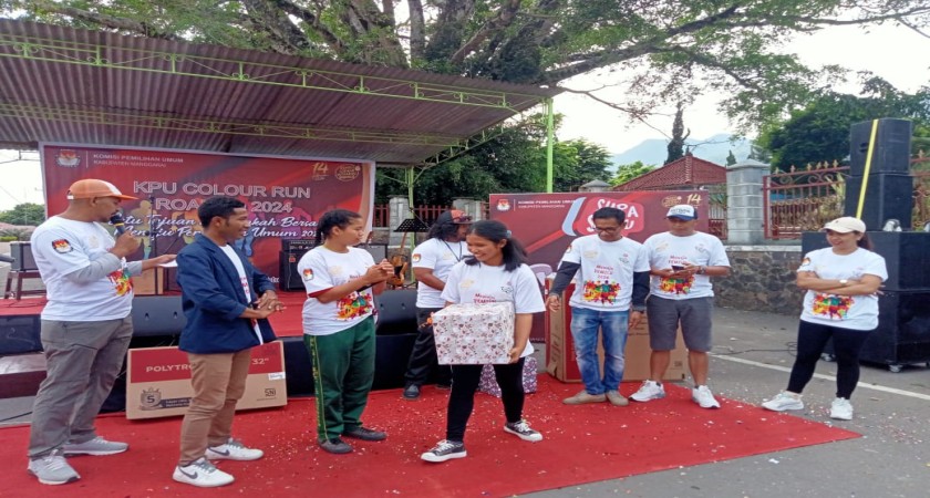 Mahasiswa STIE Karya terlibat dalam Kegiatan KPU COLOUR RUN  bertajuk “ Satu Tujuan melangkah Bersama Menuju Pemilihan Umum Tahun 2024”